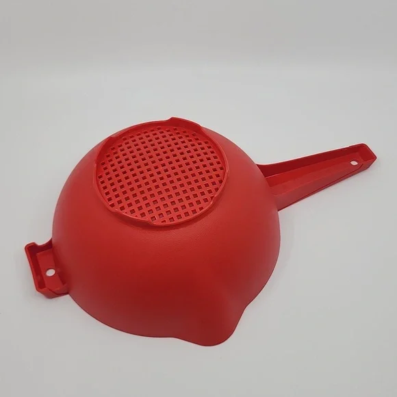 Tupperware Large Red Strainor New - Picture 3 of 5